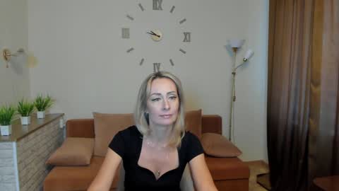 julia__cherry_ online show from 01/24/25, 12:10