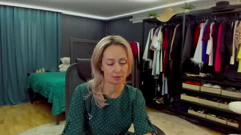 julia__cherry_ online show from 04/04/26, 02:14