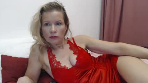Snapshot of julia_giulia chatting on 02/05/25, 01:04 julia_giulia online show from 02/05/25, 01:04