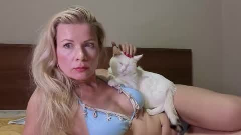 Snapshot of julia_giulia chatting on 10/09/25, 08:51 julia_giulia online show from 10/09/25, 08:51