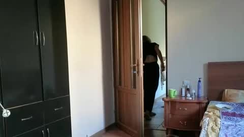 Snapshot of julia_giulia chatting on 10/11/25, 01:42 julia_giulia online show from 10/11/25, 01:42