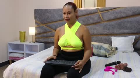 Julia Gomes online show from 01/30/25, 08:31