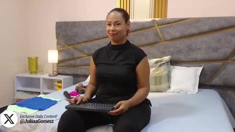 Julia Gomes online show from 03/02/25, 07:23