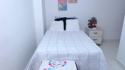 julia online show from 02/09/25, 08:11