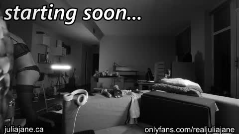 Julia Jane online show from 02/04/26, 02:39