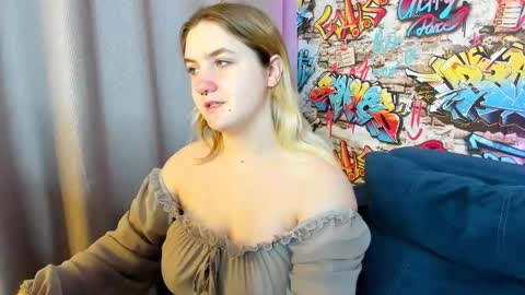 Julia Jips online show from 10/16/25, 01:06