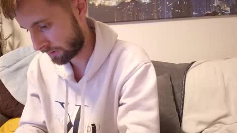 julia_official online show from 10/31/25, 10:22