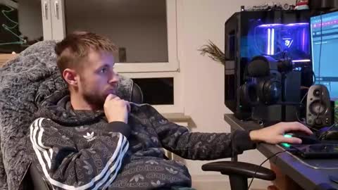 julia_official online show from 01/18/26, 08:56