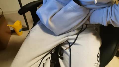 julia_official online show from 02/27/26, 09:26