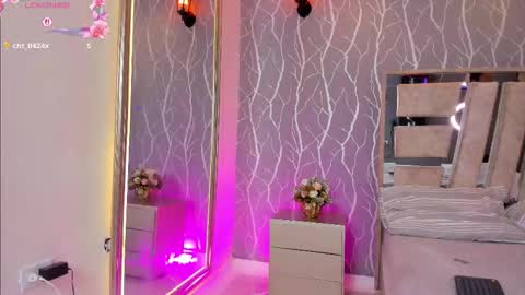 julia_rivers online show from 12/04/25, 01:31