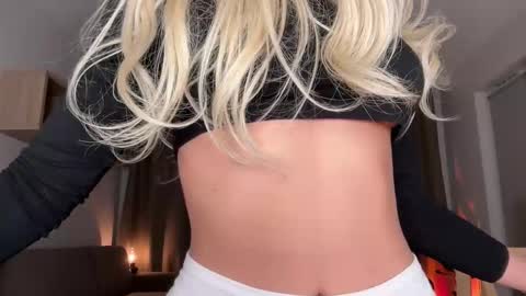 Julia R Le online show from 10/02/25, 09:55