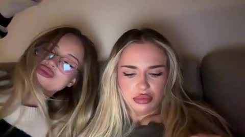 Julia R Le online show from 11/24/25, 11:04