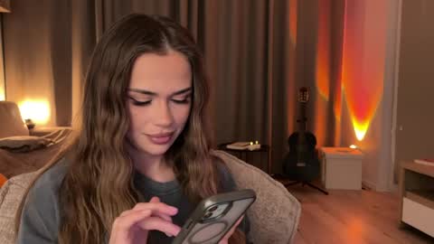 Julia R Le online show from 04/02/26, 08:17