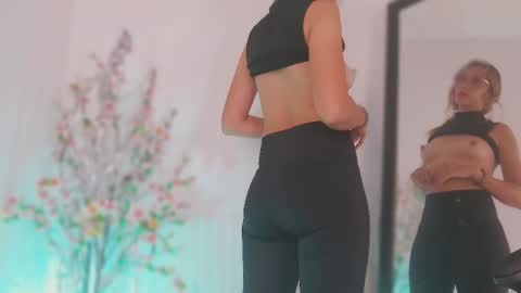 Snapshot of julia_roberts420 chatting on 03/10/25, 07:07 Julia Schedule 10 pm to 4 am GTM-5 online show from 03/10/25, 07:07