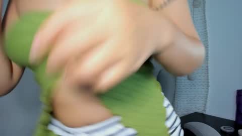 Snapshot of julia_strauns chatting on 03/10/25, 05:11 julia_strauns online show from 03/10/25, 05:11