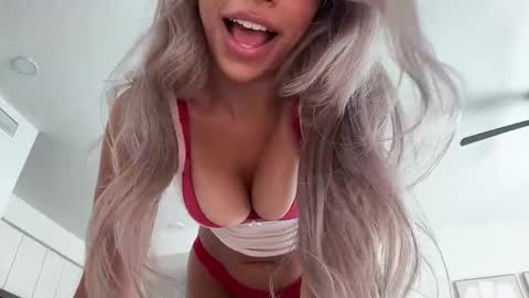 Julia Brooks online show from 12/15/25, 07:51