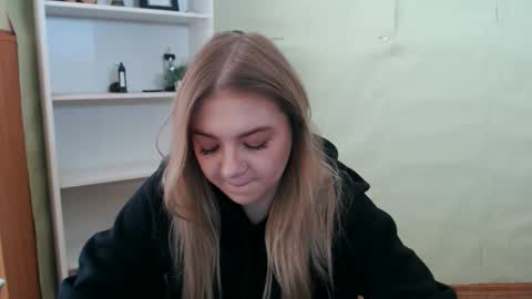 Snapshot of juliacrazy_ chatting on 02/24/25, 06:38 juliacrazy_ online show from 02/24/25, 06:38