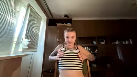 Snapshot of juliacrazy_ chatting on 09/24/25, 01:58 juliacrazy_ online show from 09/24/25, 01:58