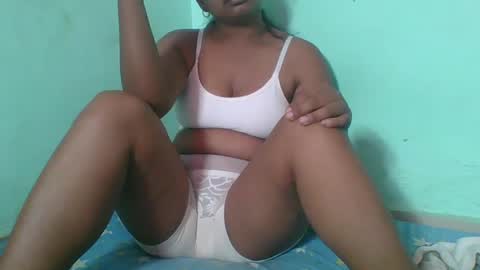 juliah02 online show from 02/12/25, 05:58