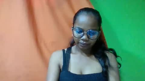 juliah02 online show from 05/14/26, 07:37