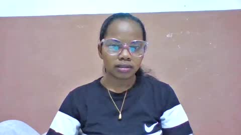 juliah02 online show from 07/06/26, 04:42