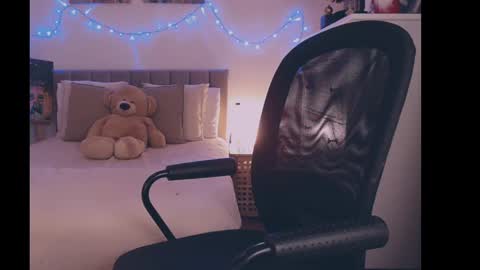 Snapshot of julialiones chatting on 12/17/24, 06:09 julialiones online show from 12/17/24, 06:09