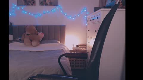 Snapshot of julialiones chatting on 02/25/25, 06:09 julialiones online show from 02/25/25, 06:09