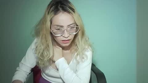 JuliaMack online show from 02/06/25, 12:22