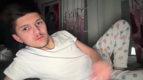 Snapshot of julian762928 chatting on 03/02/26, 11:00 Julian1265 online show from 03/02/26, 11:00