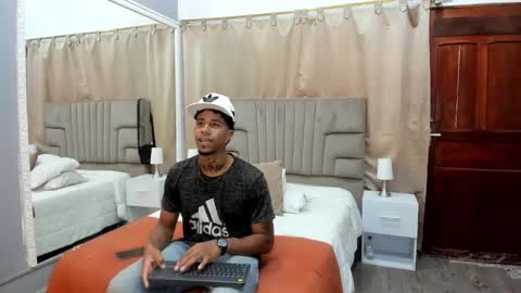 Snapshot of julian_billy chatting on 01/03/25, 05:53 julian billy online show from 01/03/25, 05:53