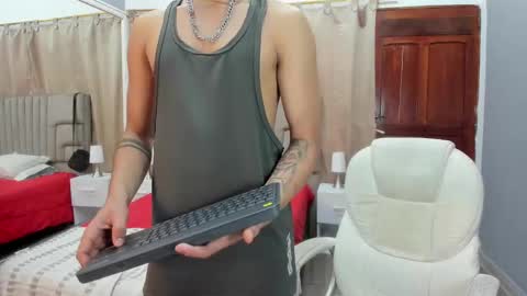 Snapshot of julian_billy chatting on 01/31/25, 07:08 julian billy online show from 01/31/25, 07:08