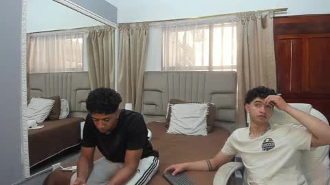 Snapshot of julian_billy chatting on 02/12/25, 02:43 julian billy online show from 02/12/25, 02:43