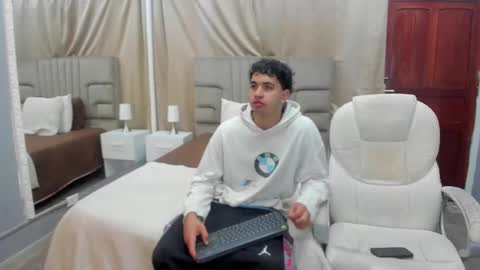 Snapshot of julian_billy chatting on 02/16/25, 12:10 julian billy online show from 02/16/25, 12:10