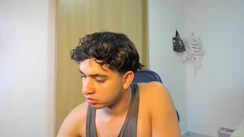 Snapshot of julian_billy chatting on 11/18/25, 07:57 julian billy online show from 11/18/25, 07:57