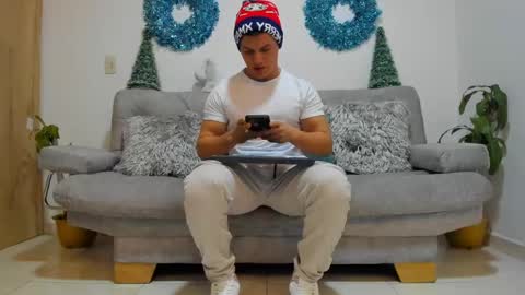 Snapshot of julian_wallace chatting on 12/24/24, 10:39 julian_wallace online show from 12/24/24, 10:39