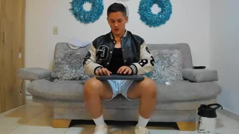 Snapshot of julian_wallace chatting on 01/13/25, 01:56 julian_wallace online show from 01/13/25, 01:56