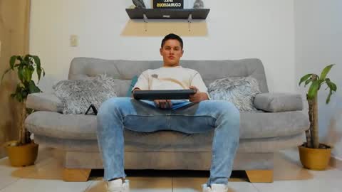 Snapshot of julian_wallace chatting on 01/21/25, 12:15 julian_wallace online show from 01/21/25, 12:15