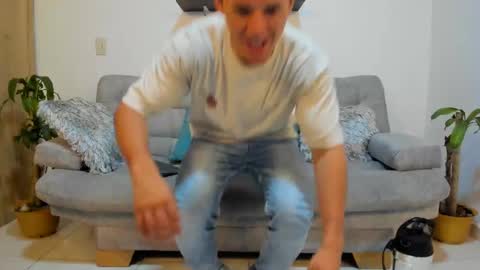 Snapshot of julian_wallace chatting on 01/21/25, 03:26 julian_wallace online show from 01/21/25, 03:26