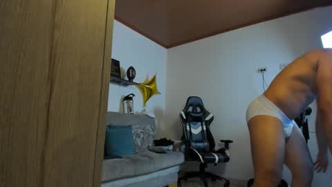 Snapshot of julian_wallace chatting on 09/09/25, 03:00 julian_wallace online show from 09/09/25, 03:00