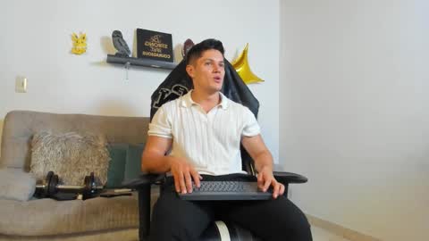 Snapshot of julian_wallace chatting on 10/13/25, 12:54 julian_wallace online show from 10/13/25, 12:54