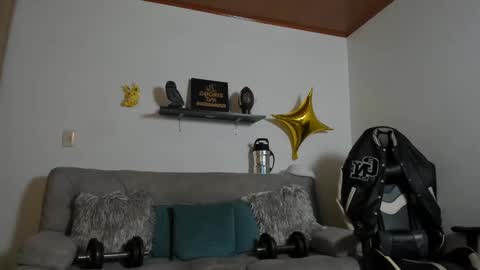 Snapshot of julian_wallace chatting on 10/15/25, 05:18 julian_wallace online show from 10/15/25, 05:18