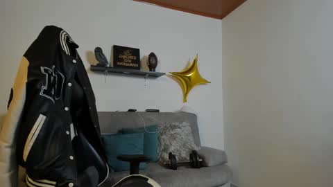 Snapshot of julian_wallace chatting on 10/18/25, 06:30 julian_wallace online show from 10/18/25, 06:30