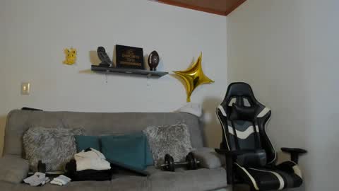 Snapshot of julian_wallace chatting on 10/25/25, 05:19 julian_wallace online show from 10/25/25, 05:19