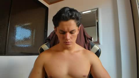 julian_wallace online show from 05/09/26, 06:24