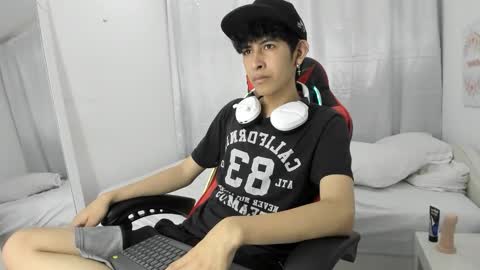 Julian online show from 03/19/26, 07:18