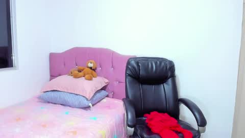 Snapshot of juliana_aristizabal_ chatting on 05/14/26, 02:51 juliana Aristizabal online show from 05/14/26, 02:51