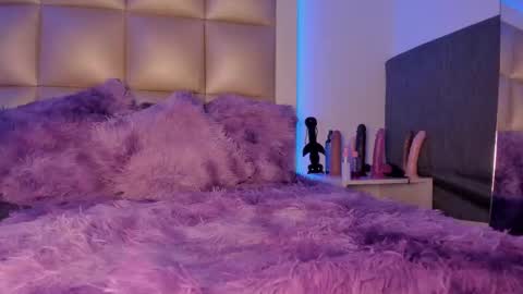 juliana_js_ online show from 12/17/25, 04:02