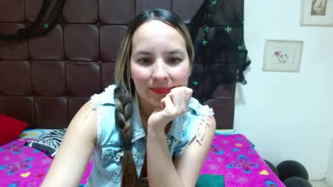 Snapshot of juliana_soto1 chatting on 10/15/25, 11:54 Juli online show from 10/15/25, 11:54