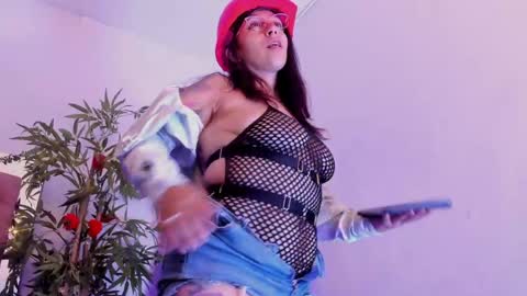 JulianaCarter online show from 05/01/26, 07:51