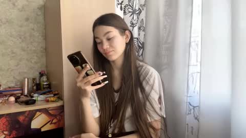 Snapshot of julianeaukamp chatting on 02/13/26, 12:06 Viola online show from 02/13/26, 12:06